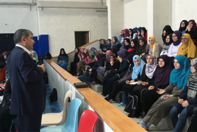İmam hatip öğrencilerine İngilizce konferans