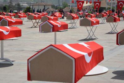 Bayrağa sarılı 150 tabutu görünce büyük şok yaşadılar!