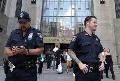 Ünlü şarkıcı bulundu!