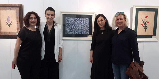 Bursalı ebru sanatçısı icazet alıp sergi açtı