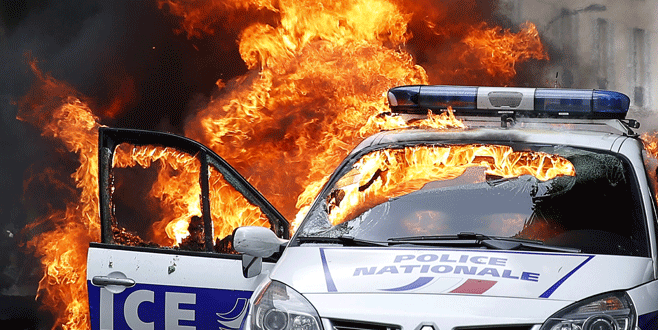 Paris’te sokaklar karıştı