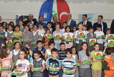 İpek böceği çocuklarla hayat buluyor