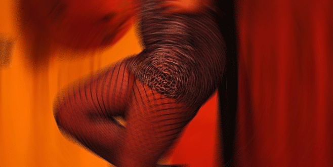 İnternette tanıştıkları eskort kıza çarpıldılar