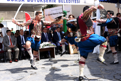 Büyükşehir Belediyesi'nce düzenlenen Irgandı Köprüsü Sanat Günleri, renkli görüntülere