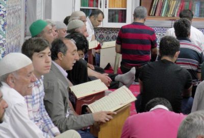 Şanlıurfa’da Vatandaşlar Camilere Sığmadı