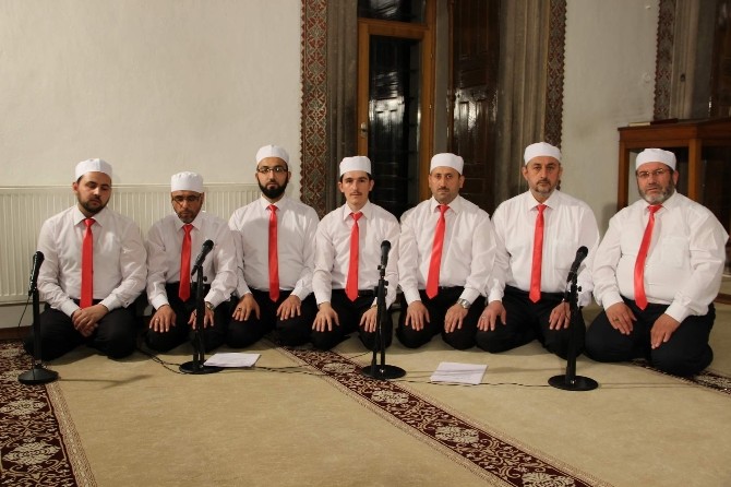 Nevşehir’de Berat Kandilinde Vatandaşlar Camiye Akın Etti