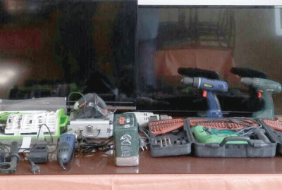 Yazlık evleri soyuyorlardı