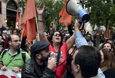 Kemer sıkma karşıtı SYRIZA ‘vergi yağmuru’na ‘Evet’ dedi