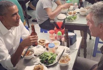 Obama ve Bourdain Vietnam’da yemek yedi