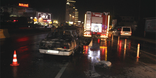 Bursa’da seyir halindeki araç alev topuna döndü
