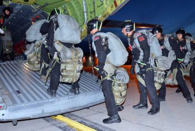 Komandolar nefes kesti