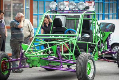 Hurda parçalarla ‘uçan canavar’ yaptılar