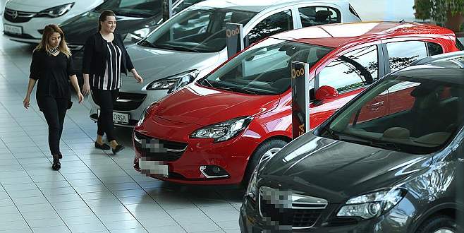 Otomobilde kırmızı ve maviye talep artıyor