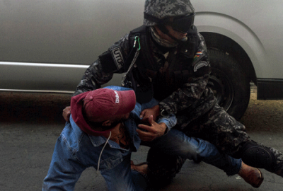 Polis engellilere acımadı