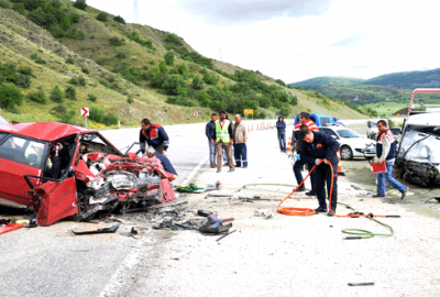 Feci kaza: 2 ölü, 3 yaralı