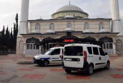 Çevik Kuvvet’in yanındaki camide bomba paniği