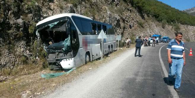 Bursa’dan yola çıkan otobüs kaza geçirdi: 2 ölü