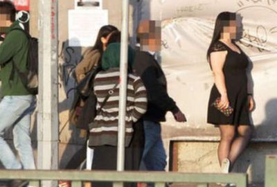 Şehrin göbeğinde güpegündüz fuhuş pazarlığı!