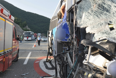 Otobüs ile TIR çarpıştı, can pazarı yaşandı