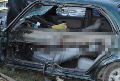 Bariyerlere giren araç sürücüsü feci şekilde can verdi