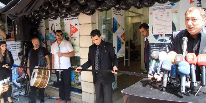 Bursa’da işyerini cenaze marşıyla kapattı