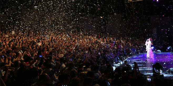 Bursa’da Candan Erçetin rüzgarı