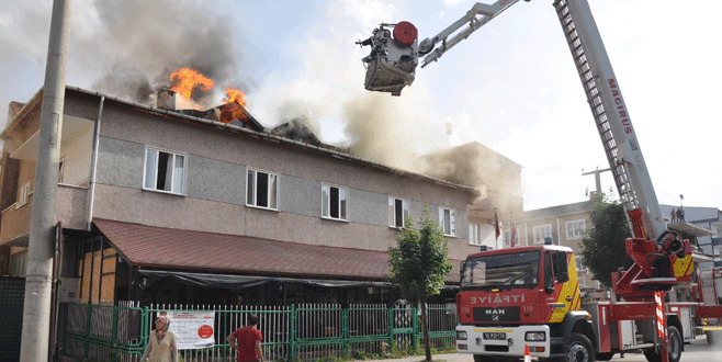 Bursa’da kız öğrenci yurdunda yangın! Bursa’da kız öğrenci yurdunda yangın!