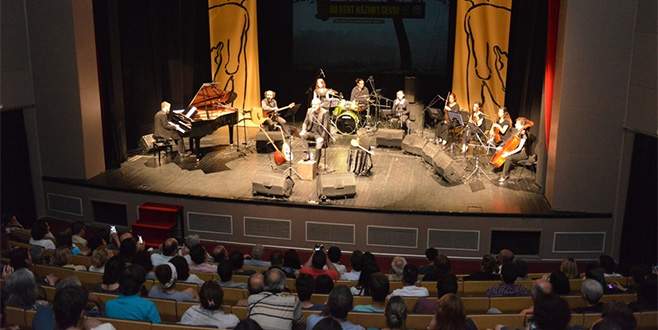 Nazım, şiirleriyle anıldı