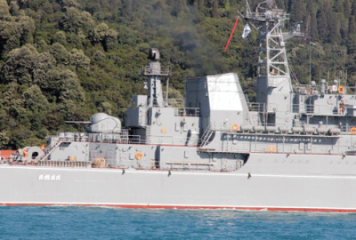 Rus savaş gemisi Boğaz’dan böyle geçti