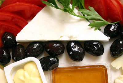 Dr. Esra Şahin, ramazanda iftar yemeğine su içtikten sonra peynir,