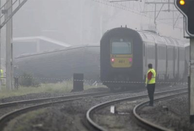 İki tren çarpıştı: 3 ölü, 40 yaralı