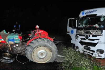 Bursa’da feci kaza! TIR, traktöre çarptı…