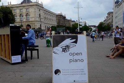 Avusturya’da sığınmacılar için ilginç eylem