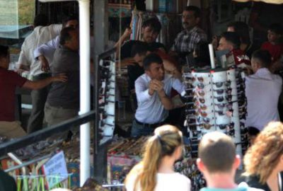 Esnaf ile turistler birbirine girdi