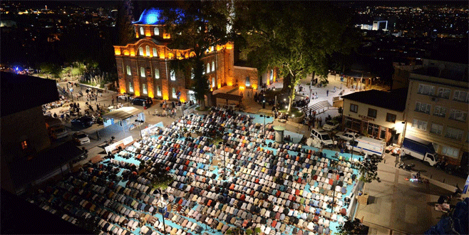 Bursa’da 15 camide hatimle teravih namazı kılınıyor