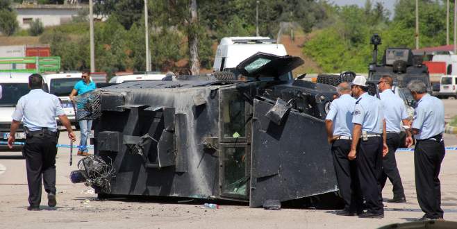 Zırhlı polis aracı devrildi: 3 polis ağır yaralı