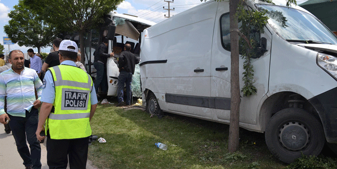 Bursa’da feci kaza: 20 yaralı