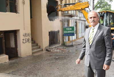 Demirtaşpaşa İlkokulu çevresinde yıkımlar başladı