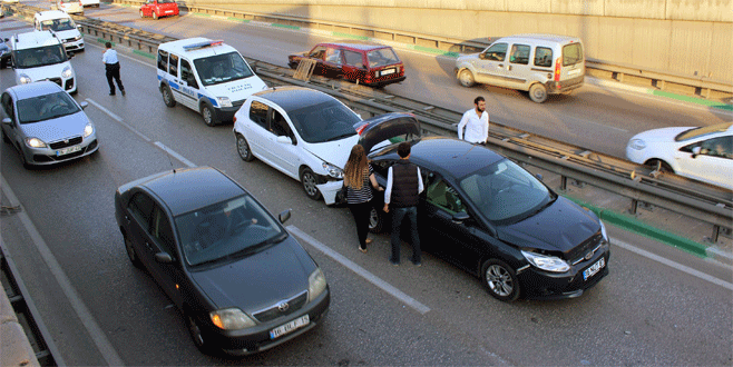 Bursa’da trafiği kilitleyen kaza
