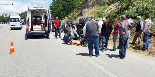 Bursa’da traktör devrildi: 2 yaralı
