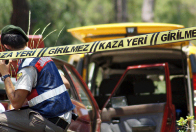 Ayrı yaşadığı eşi ve eşinin erkek arkadaşını öldürüp, kaçtı