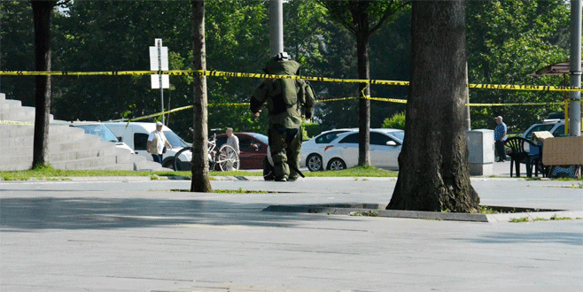 Bursa’da AVM önünde şüpheli paket paniğe sebep oldu
