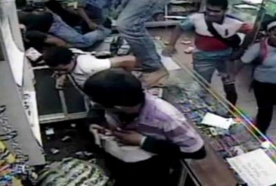 Venezuelalılar marketleri yağmaladı