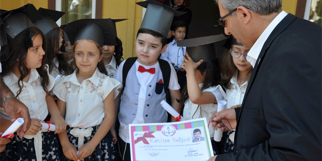 Bursalı Kayra’nın karne sevinci