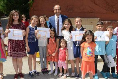 Başkan Edebali çocukların karne sevincine ortak oldu