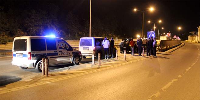 Bursa-Eskişehir çevre yolunda şüpheli araç alarmı Bursa-Eskişehir çevre yolunda şüpheli araç alarmı