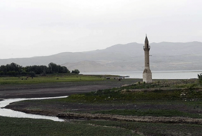 ‘Yalnız minareler’ zamana direniyor