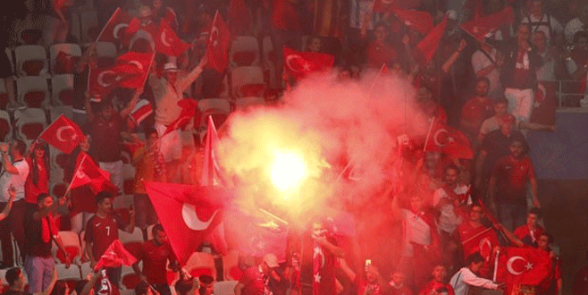 Euro 2016’da şok! 12 Türk gözaltında