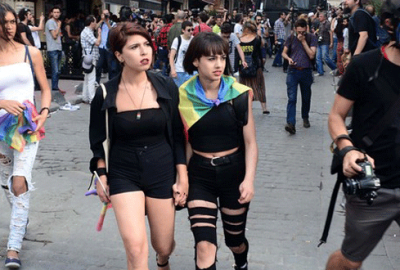Taksim’deki LGBTİ yürüyüşünde gerginlik