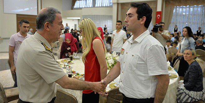 Genelkurmay Başkanı Bursalı kahraman Teğmen ile birlikte…